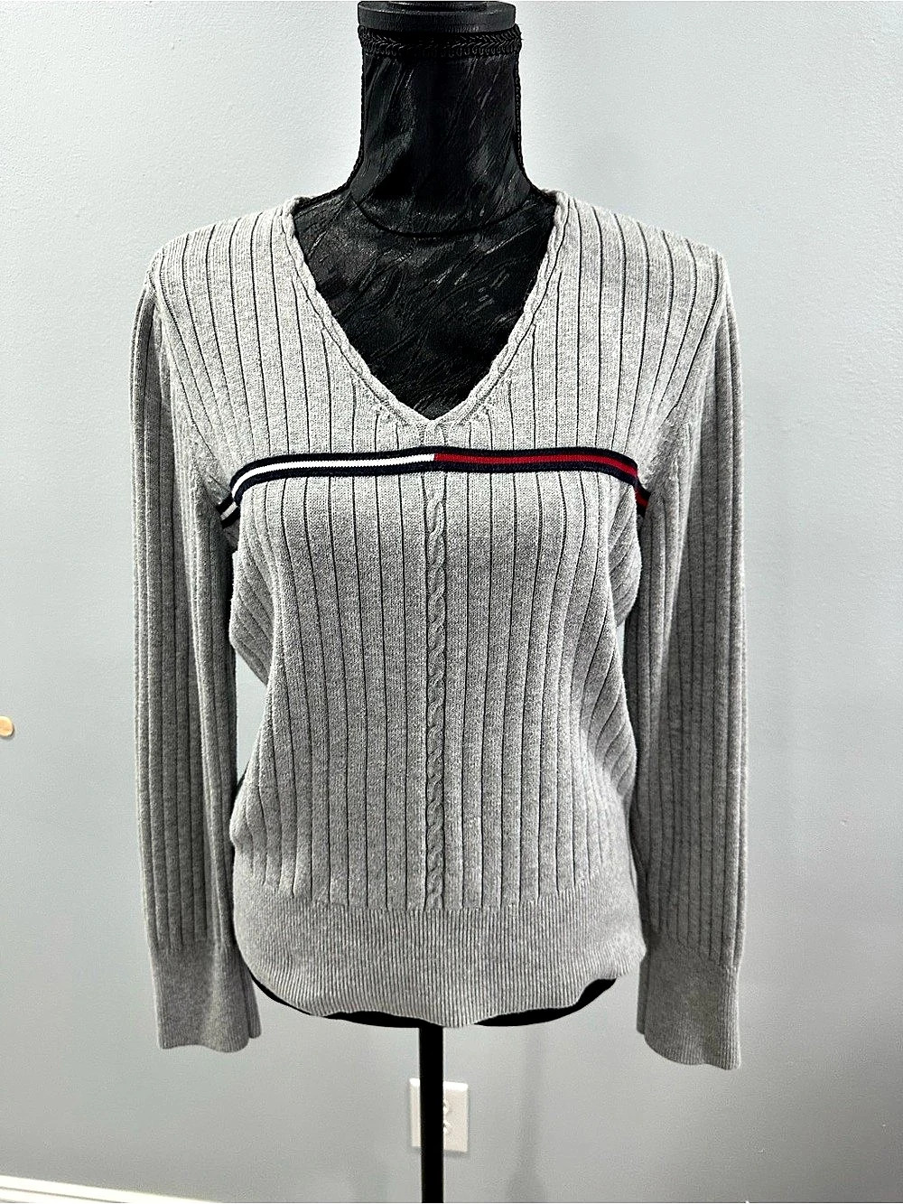 Tommy Hilfiger Ribbed V-Neck Sweater in Gray Size Large (run smaller)